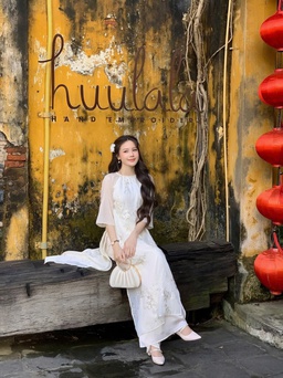 Hóa nàng thơ mùa hạ chỉ với chiếc kẹp tóc hoa