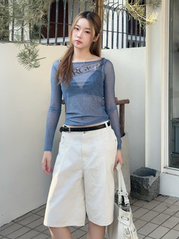 Khoe dáng đầy tinh tế với áo vải sheer