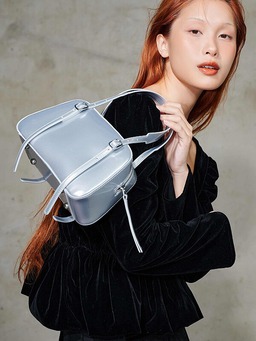 Túi xách sắc bạc, điểm nhấn kiêu kỳ cho quý cô sành điệu