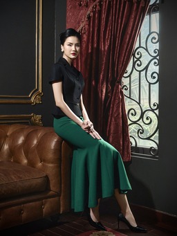 Áo và chân váy, cặp đôi cổ điển tưởng đơn giản mà đẹp bất ngờ