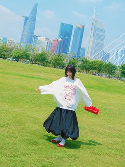 Chân váy và giày búp bê - công thức 'quốc dân' trở lại đầy cuốn hút