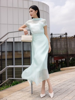 Mặc đẹp suốt hè từ bản phối váy dài, quần ống rộng và giày cao gót