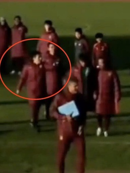 Báo Trung Quốc 'sốc' vì hành động của trợ lý U.16: Hành hung, lăng mạ học trò