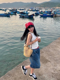 Xu hướng thời trang đường phố năng động với quần denim lửng