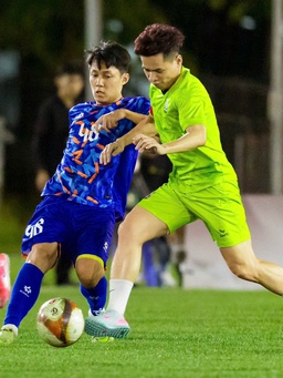 Đánh bại Cris Phan và Ngô Kiến Huy, streamer Độ Mixi vô địch giải bóng đá đặc biệt
