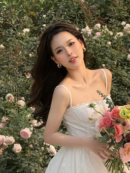 Bông tai vàng tăng thêm nét điệu đà cho nàng