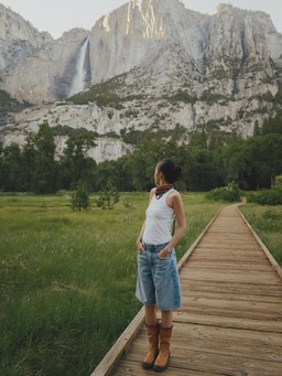 Đa dạng phong cách với áo khoác và quần shorts denim