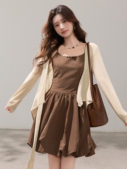 Áo cardigan trở lại mạnh mẽ với phong cách phóng khoáng, thời thượng