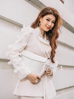 Bản giao hưởng ngọt ngào từ những đóa hoa đính trên trang phục
