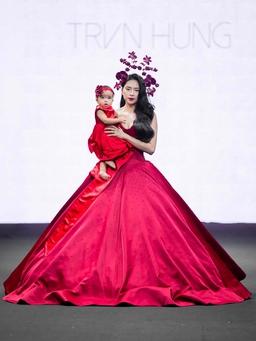 Ngô Thanh Vân lần đầu đưa con lên sàn diễn thời trang