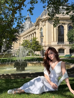 Tạm biệt gam màu an toàn với giày màu bạc để đôi chân thêm thon gọn