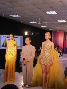 Sinh viên thời trang đưa chất liệu truyền thống lên sàn diễn tốt nghiệp