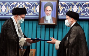 Hồ sơ quyền lực của l&atilde;nh tụ tối cao Iran Ali Khamenei v&agrave; ảnh hưởng của Israel - Ảnh 6.