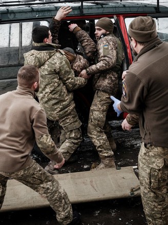 Tổng thống Ukraine báo động sức tấn công của Nga rất dữ dội ở Donetsk