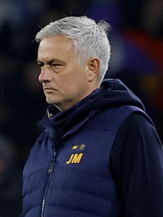 Đội bóng của HLV Mourinho rơi khỏi tốp 4 Serie A