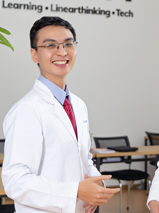 Hai anh em ruột là bác sĩ điển trai, siêu giỏi, điểm IELTS ấn tượng