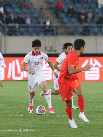 Giao hữu, đội tuyển Việt Nam 0-2 Trung Quốc: Thử nghiệm thất bại của ông Troussier