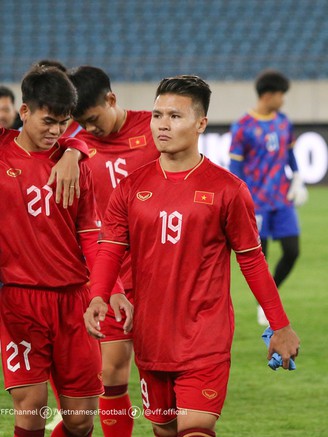 Đội tuyển Việt Nam 0-2 Uzbekistan: HLV Troussier còn nhiều việc phải làm