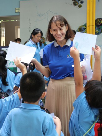 Học sinh nói tiếng Anh, làm tên lửa