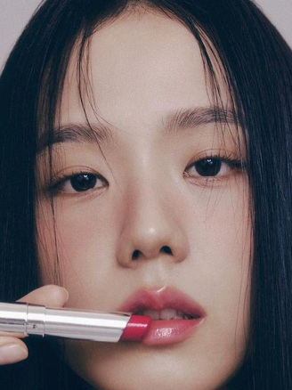 Bắt sóng xu hướng makeup 'kẹo hồ lô' cho môi căng mọng, óng ánh