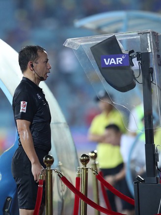 VAR tại V-League 2023 - 2024: Sơ khai nhưng rất bổ ích cho đội tuyển Việt Nam