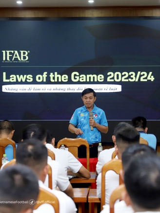 VFF: 'V-League 2023 - 2024 sắp có thêm xe VAR, trọng tài cần phối hợp tốt'