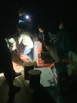 Quảng Ninh: Cứu 4 ngư dân bị chìm tàu trên biển Cô Tô