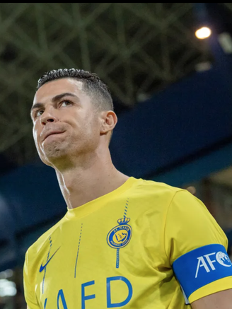 Ronaldo bị chỉ trích vì động thái có ý chế giễu Messi đoạt Quả bóng vàng