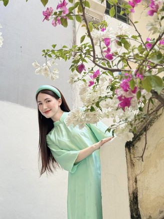 Điểm chung cho xu hướng áo dài năm nay, được sao Việt diện ăn cưới, đi chơi
