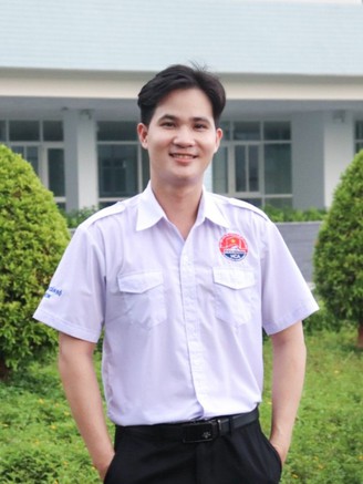 Chàng thủ khoa kép từng muốn bảo lưu kết quả học tập để làm công nhân