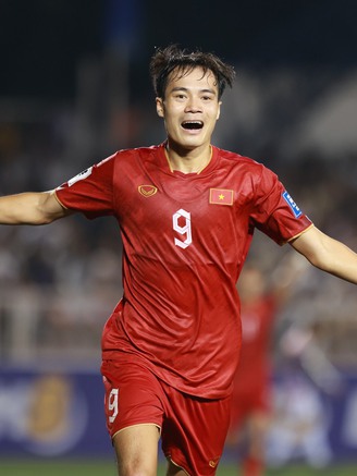 Chờ lối chơi phản công mang nhãn hiệu Troussier