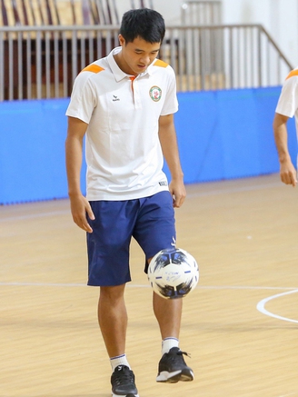 Cao Văn Triền, Hà Đức Chinh giao lưu bóng đá với các cầu thủ nhí