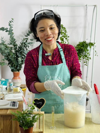 Công nhân nghỉ việc về nhà làm sản phẩm thảo mộc, kiếm hàng chục triệu đồng/tháng