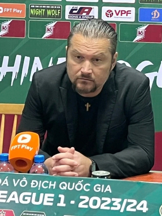 HLV Popov lại ca cẩm trọng tài: 'Hay mọi người không yêu đội Thanh Hóa'