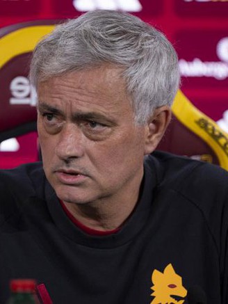 AS Roma chưa thi đấu, HLV Mourinho đã bị điều tra vì chỉ trích trọng tài