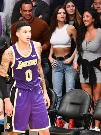 Siêu mẫu Emily Ratajkowski bị tước vé VIP ở giải NBA