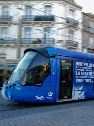 Thành phố đầu tiên miễn phí xe buýt và xe điện cho người dân tại Pháp