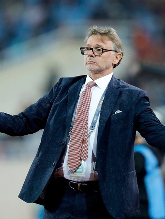 Ông Troussier phát ‘pháo hiệu’ cho Asian Cup