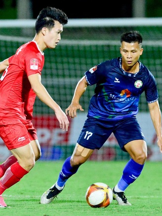 Lạ lùng V-League