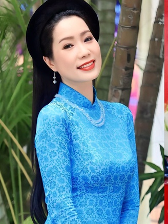 Trịnh Kim Chi trở thành á hậu đầu tiên được phong tặng danh hiệu NSND