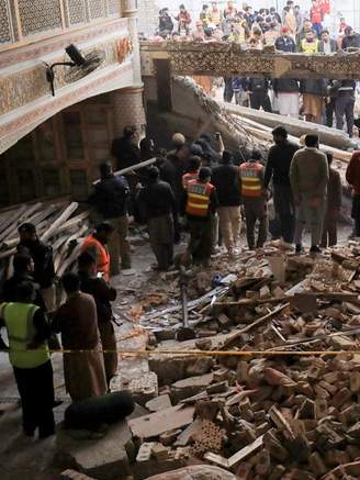 Gần 100 người chết trong vụ nổ đền Hồi giáo ngay giữa trụ sở cảnh sát Pakistan
