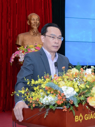 Thứ trưởng Bộ GD-ĐT Hoàng Minh Sơn: ChatGPT làm thay đổi vai trò người thầy