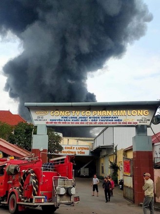 Hải Phòng: Cháy lớn ở xưởng sản xuất Công ty Kim Long
