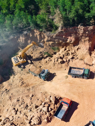 Quảng Ngãi: Đề nghị tạm dừng khai thác mỏ đất khi chưa công bố giá đất làm vật liệu