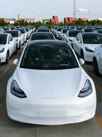 Giảm giá 'ác liệt', Tesla khiến ô tô điện Trung Quốc 'chao đảo'