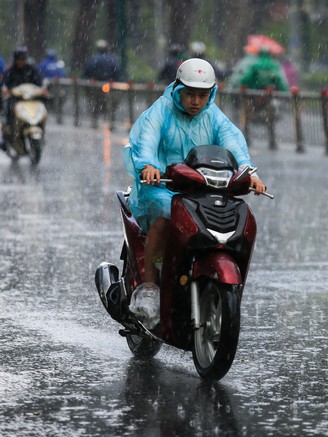 Ngay sau tết TP.HCM có mưa to chiều nay, vì sao?