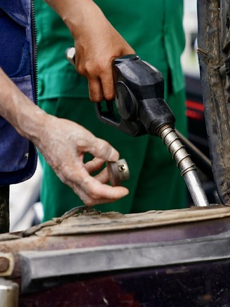 Bộ Công thương gửi 'trát' thu hồi 6 giấy phép của thương nhân phân phối xăng dầu