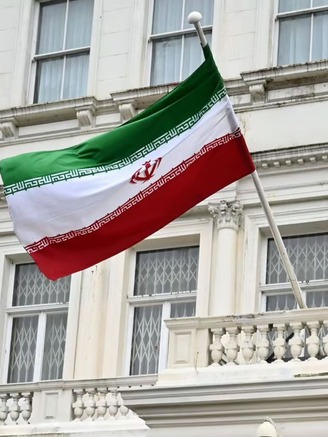 Iran cấm vận trả đũa Anh và EU