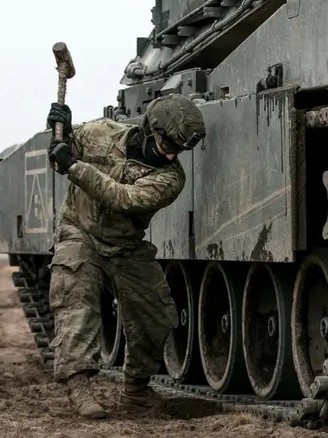 Vì sao Ukraine sẽ đau đầu vì xe tăng từ phương Tây?