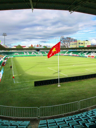 Đã mắt với mặt cỏ xanh mướt của sân nhà HAGL trước trận ra quân V-League